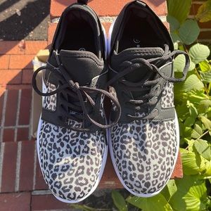 Ladies memory foam sneakers